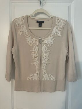 White House Black Market Beige & White Floral Embroidered Knit Cardigan Top Sz M